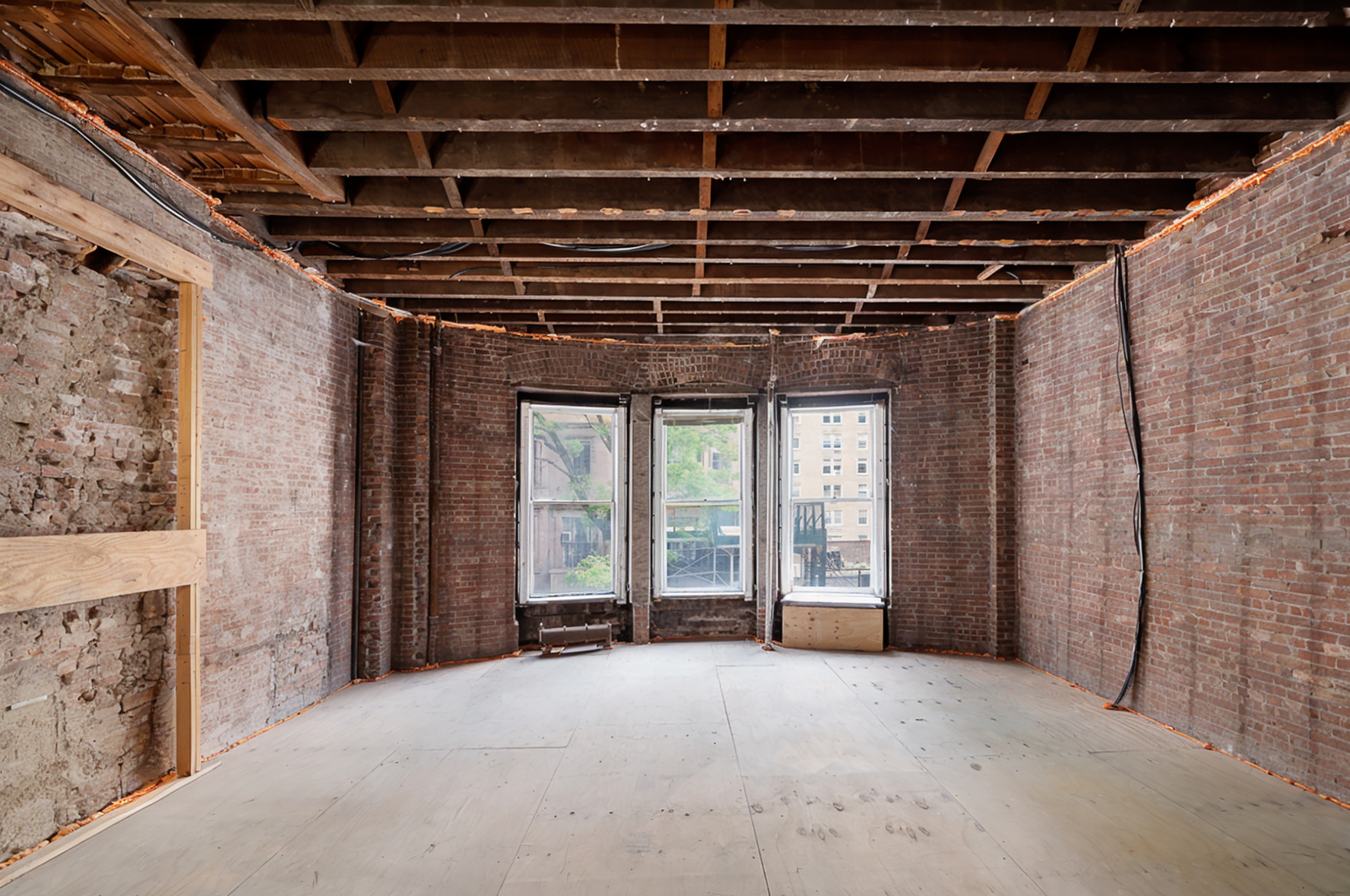 18 W 76TH Street