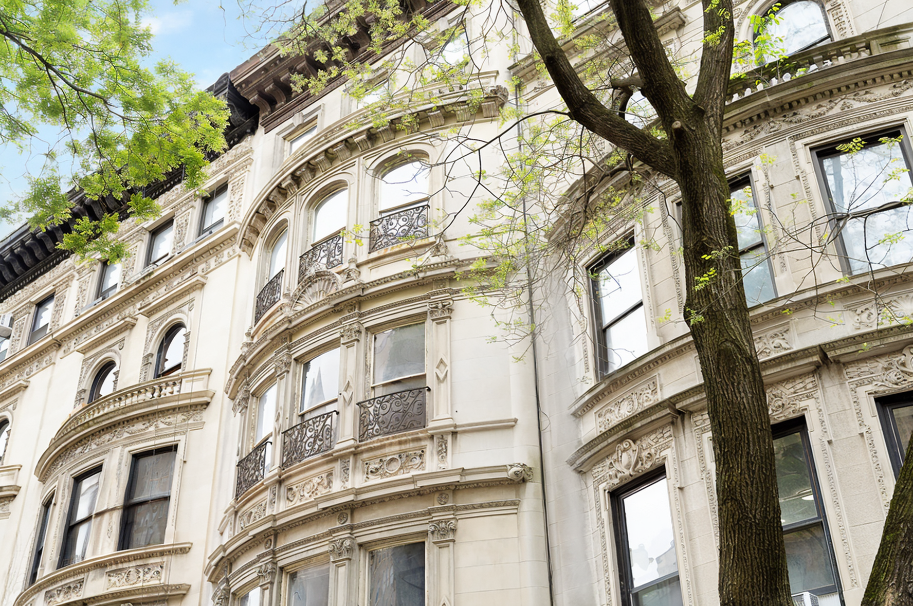 18 W 76TH Street