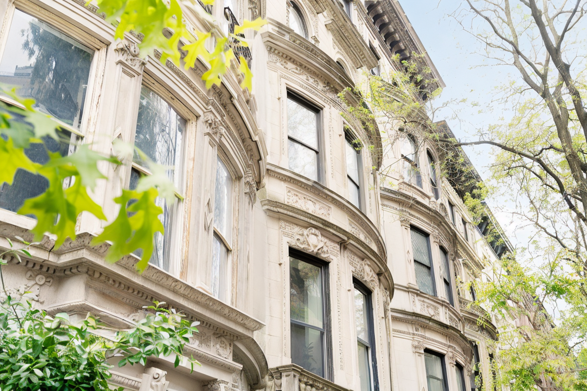 18 W 76TH Street