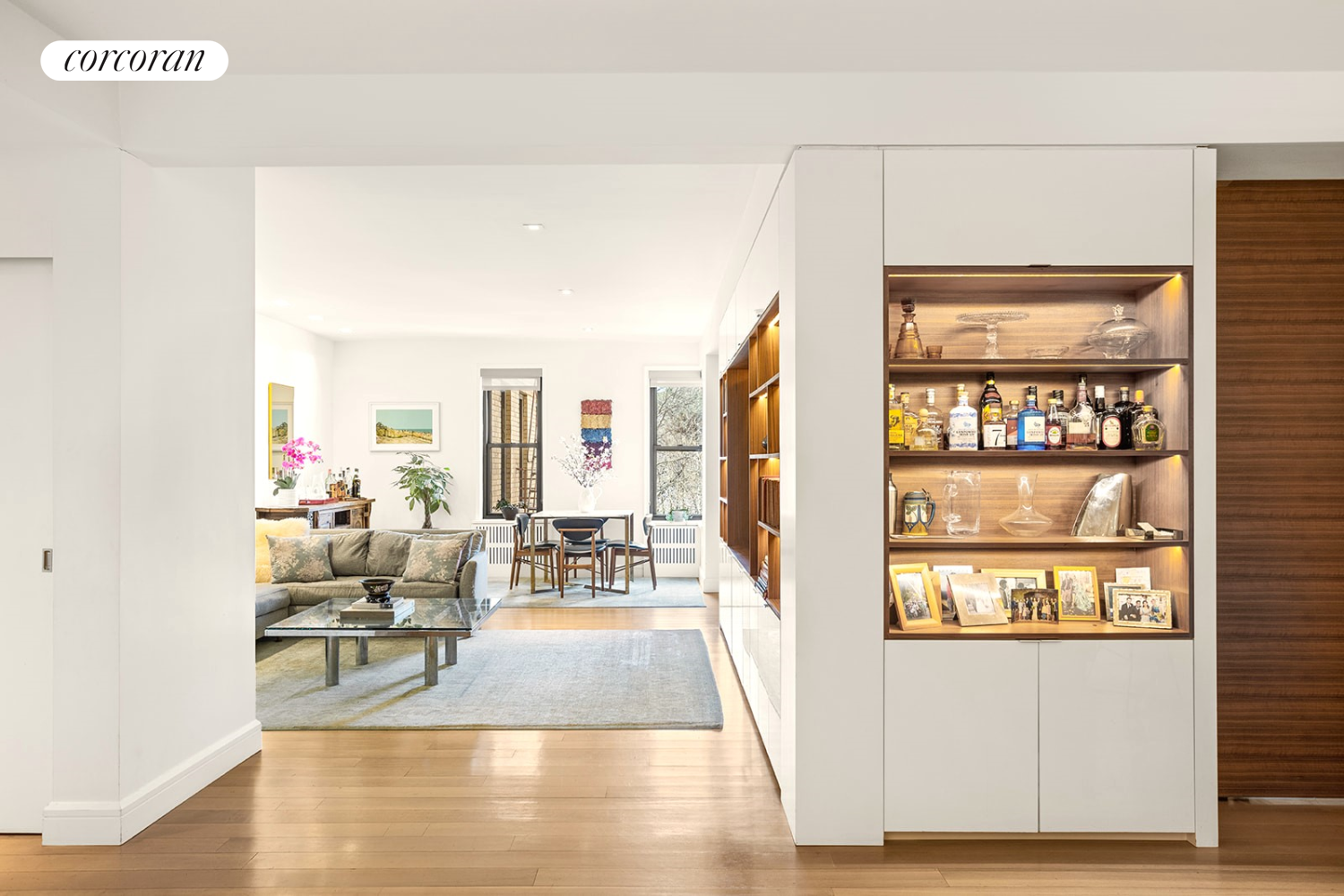 20 PLAZA Street E D2