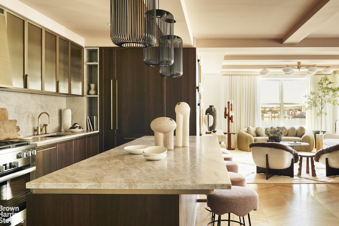 393 W END Avenue 11A