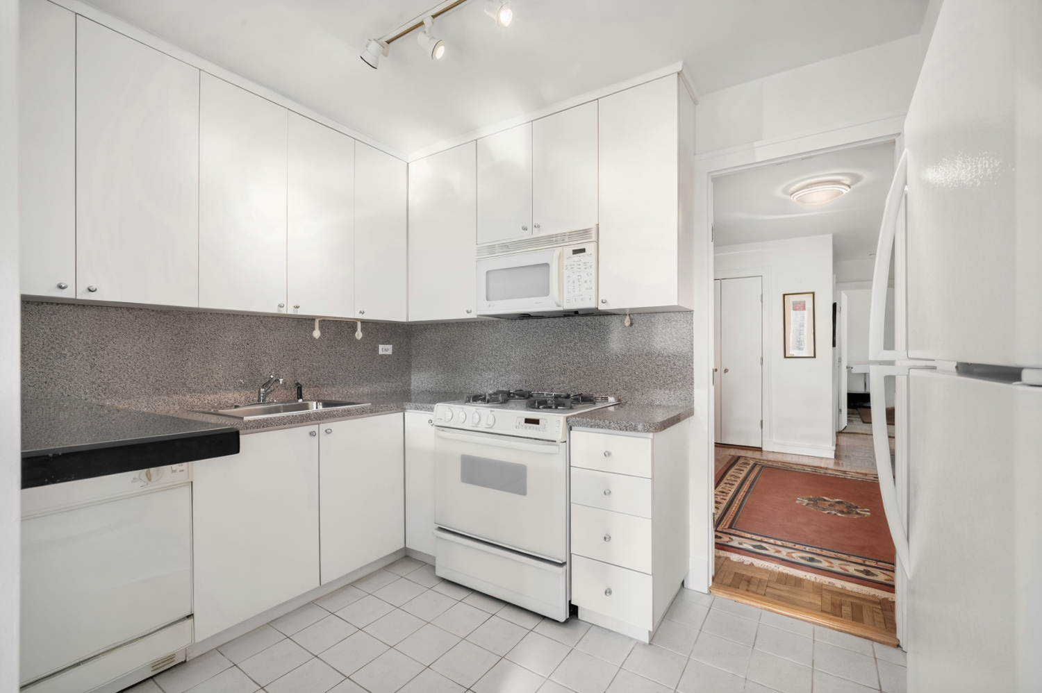 118 E 60TH Street 28G
