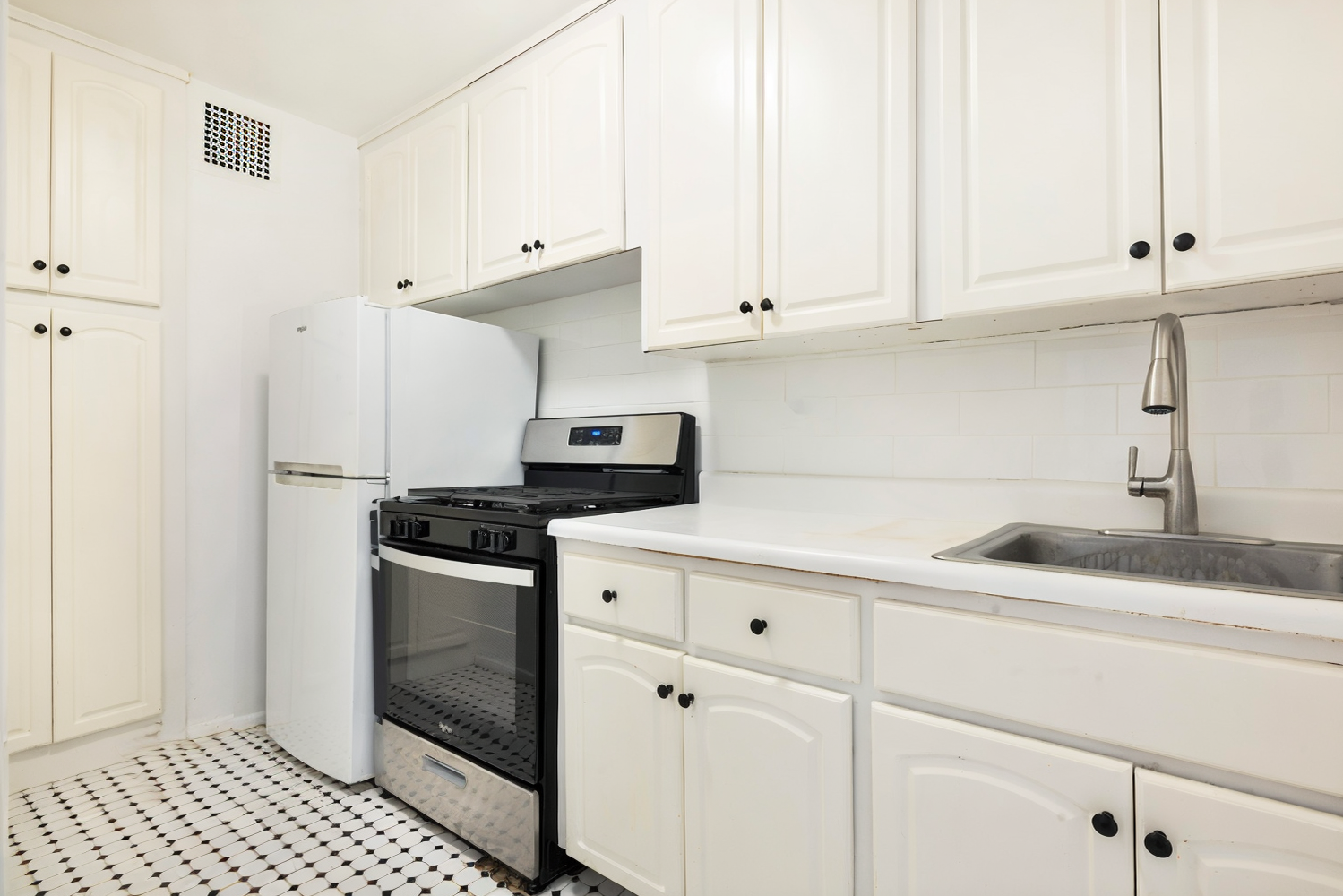 16 W 16TH Street 8LS