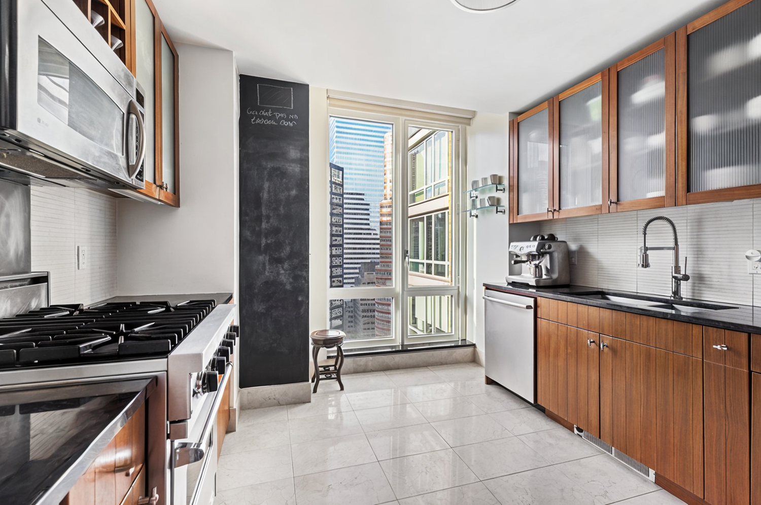 250 E 53RD Street 3004