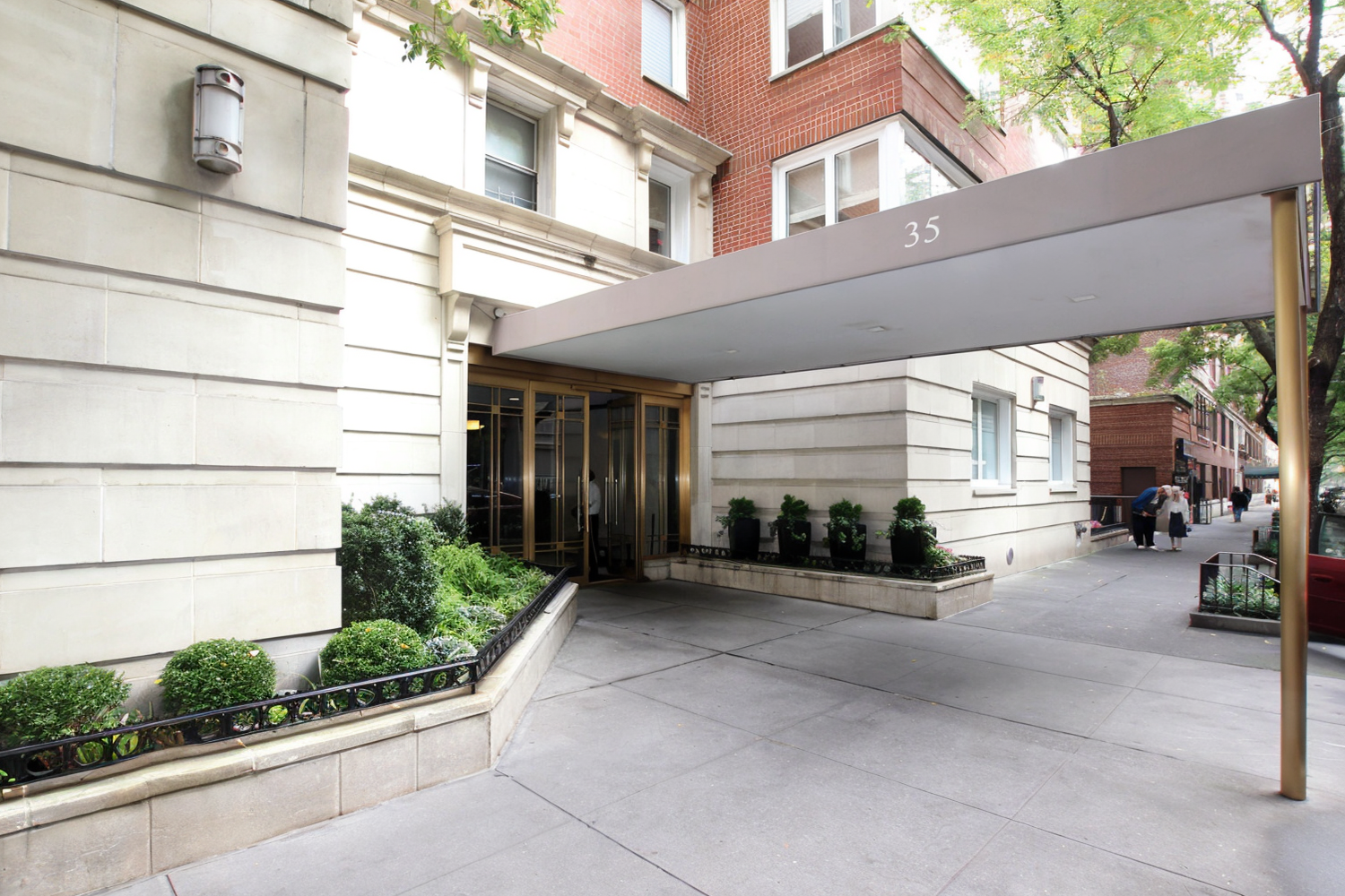 35 E 85TH Street 2FG