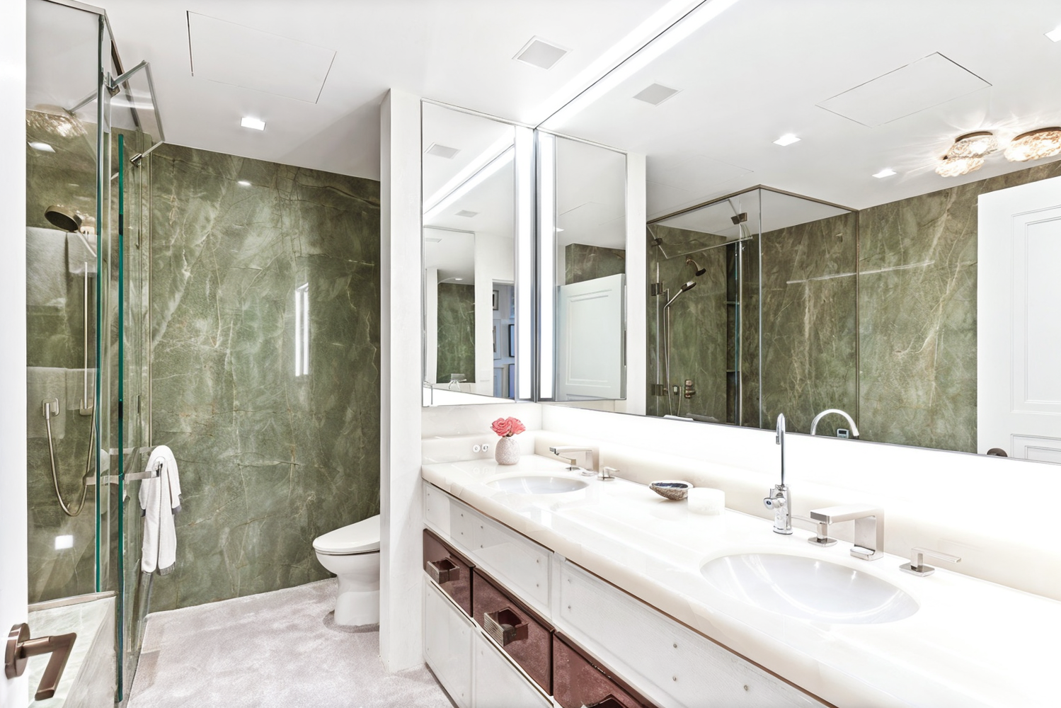 170 E END Avenue 8/9E