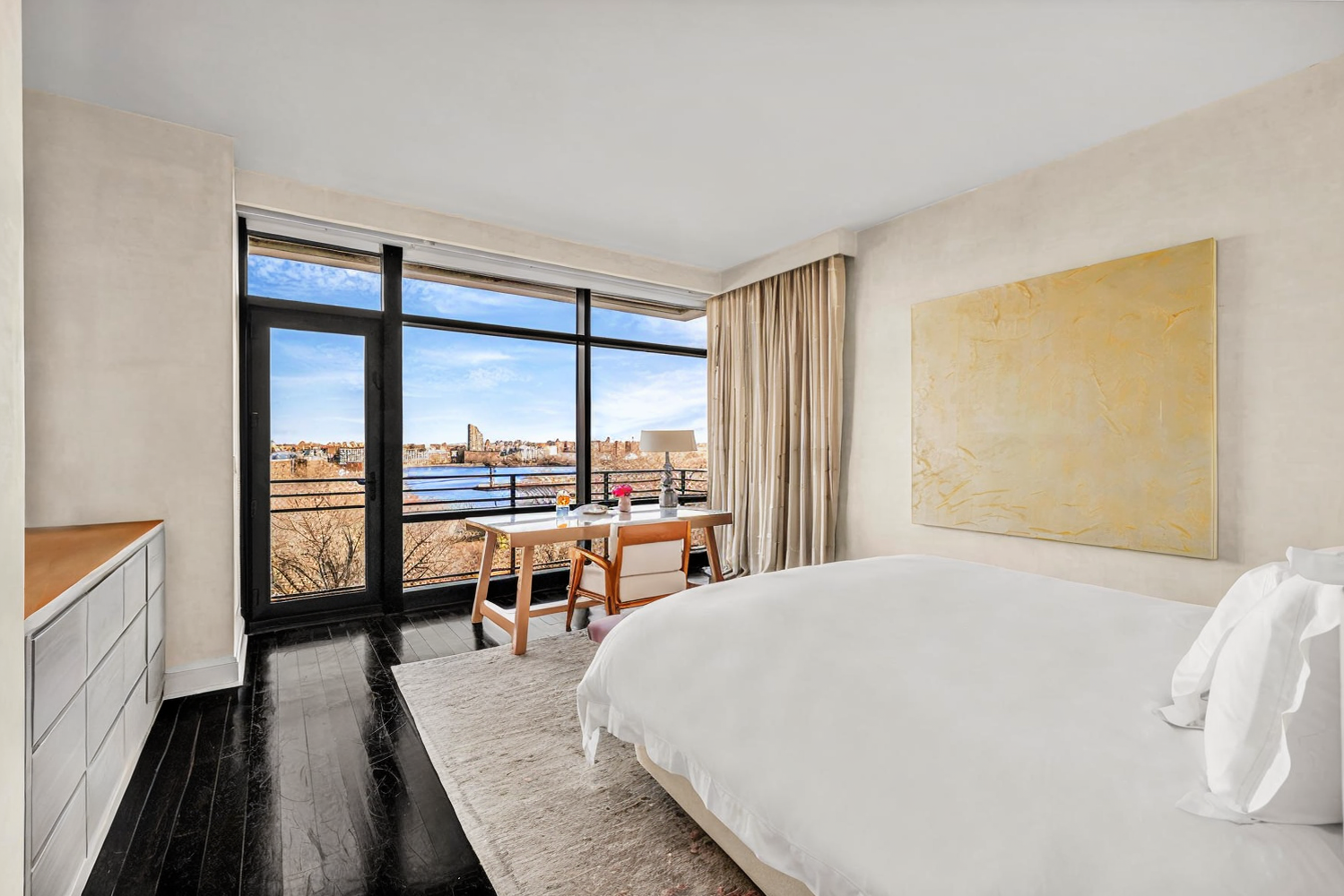 170 E END Avenue 8/9E