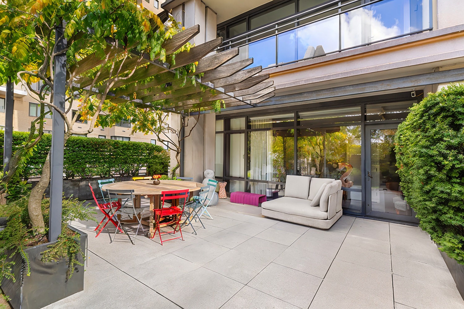 170 E END Avenue 8/9E