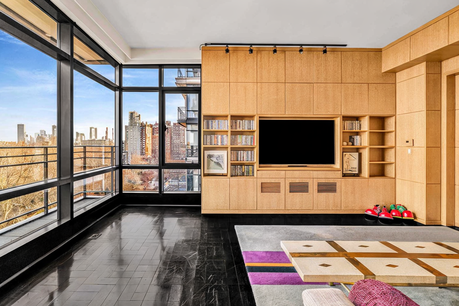 170 E END Avenue 8/9E
