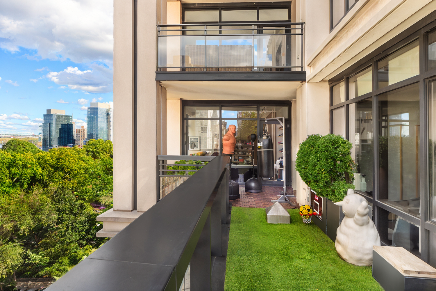 170 E END Avenue 8/9E