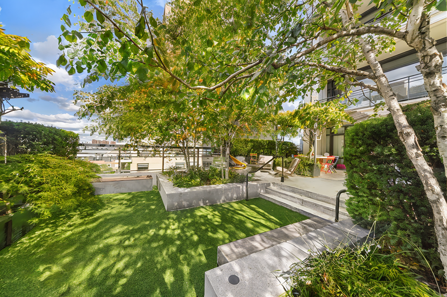 170 E END Avenue 8/9E