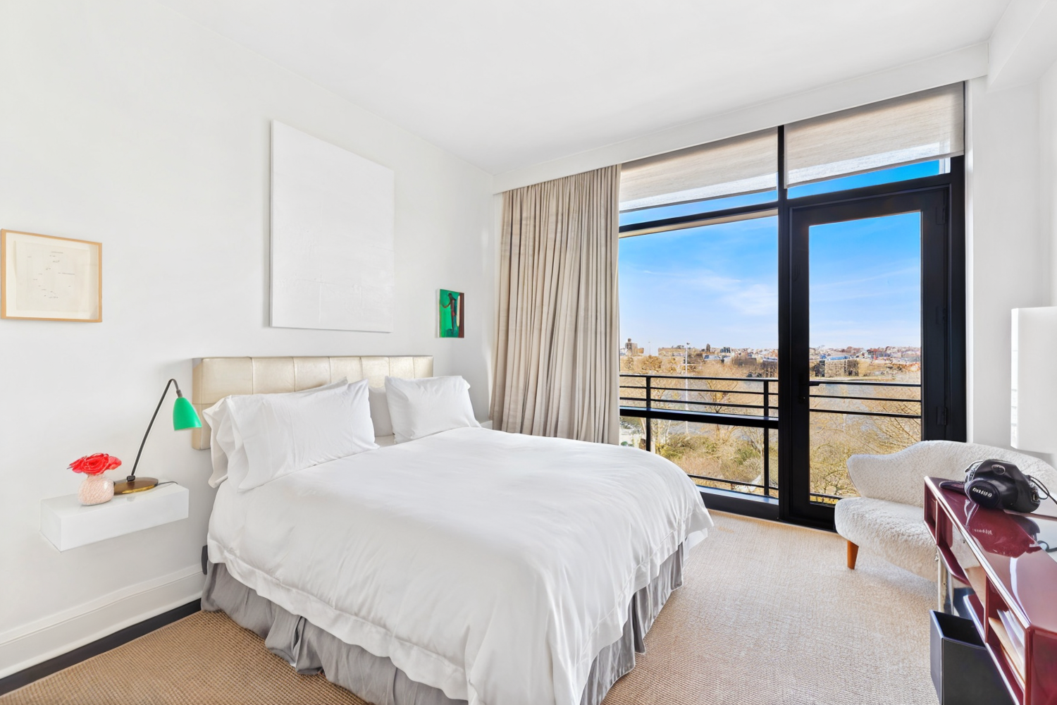 170 E END Avenue 8/9E