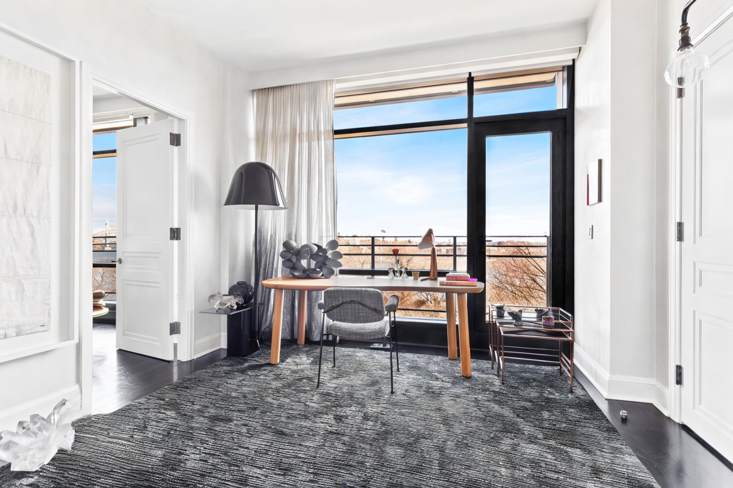 170 E END Avenue 8/9E