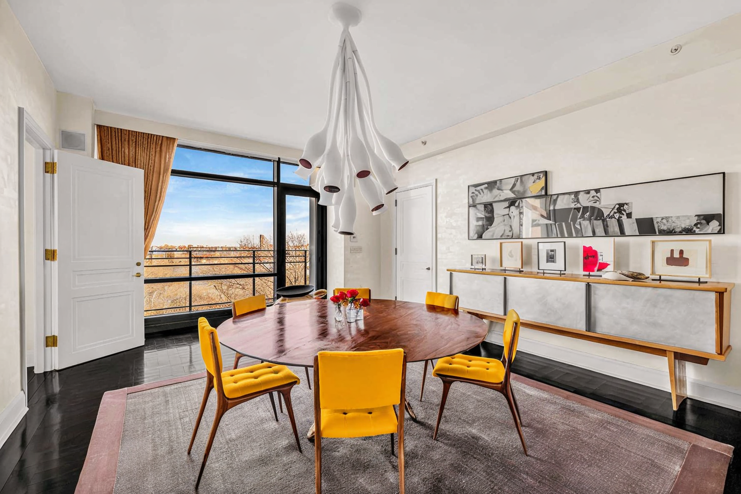 170 E END Avenue 8/9E