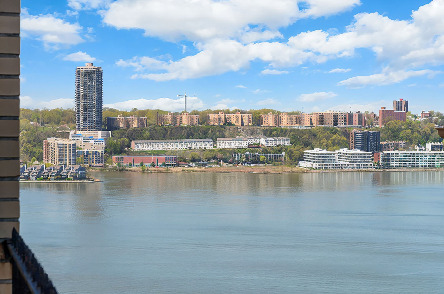 140 RIVERSIDE Drive 17LN