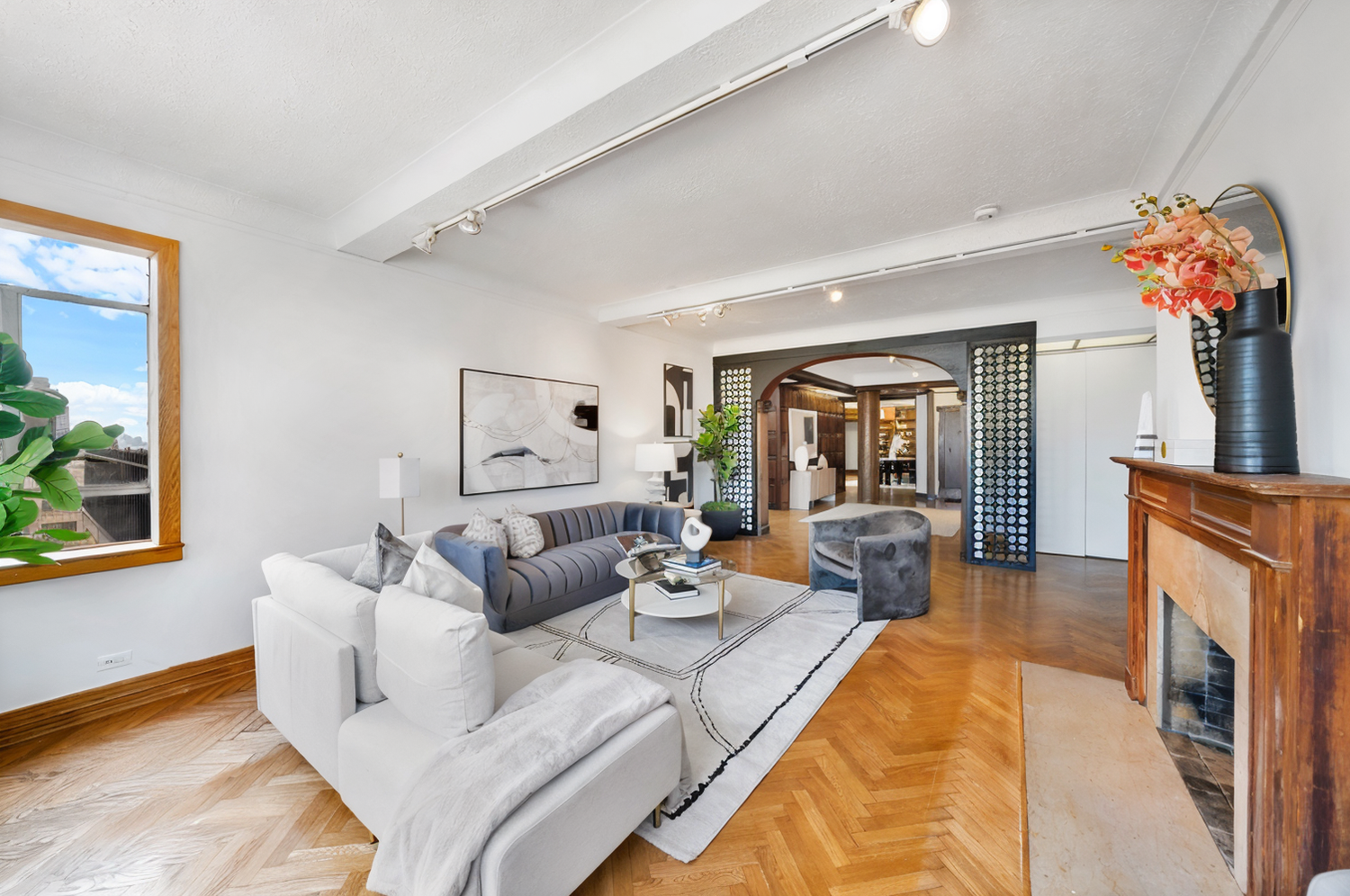 140 RIVERSIDE Drive 17LN