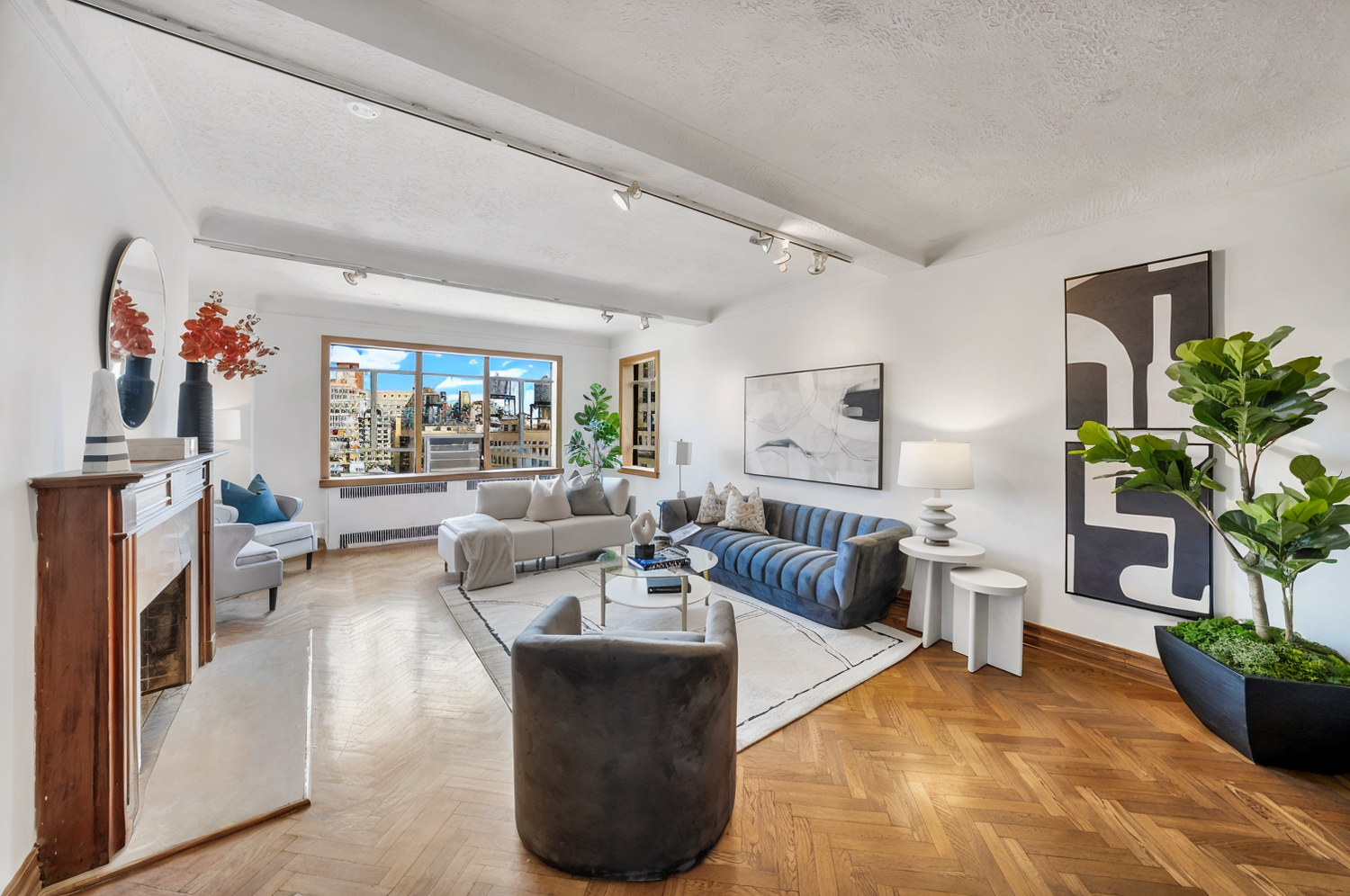 140 RIVERSIDE Drive 17LN