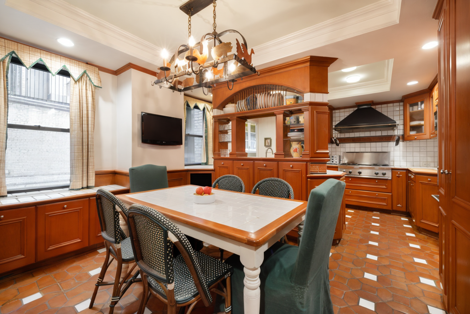 170 E 79TH Street 9/10B