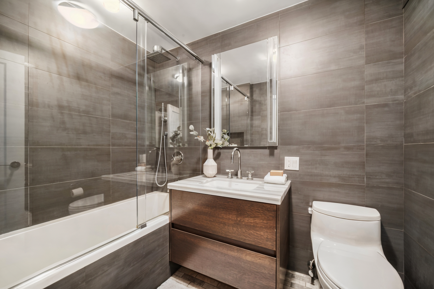 114 E 72ND Street 2/3B