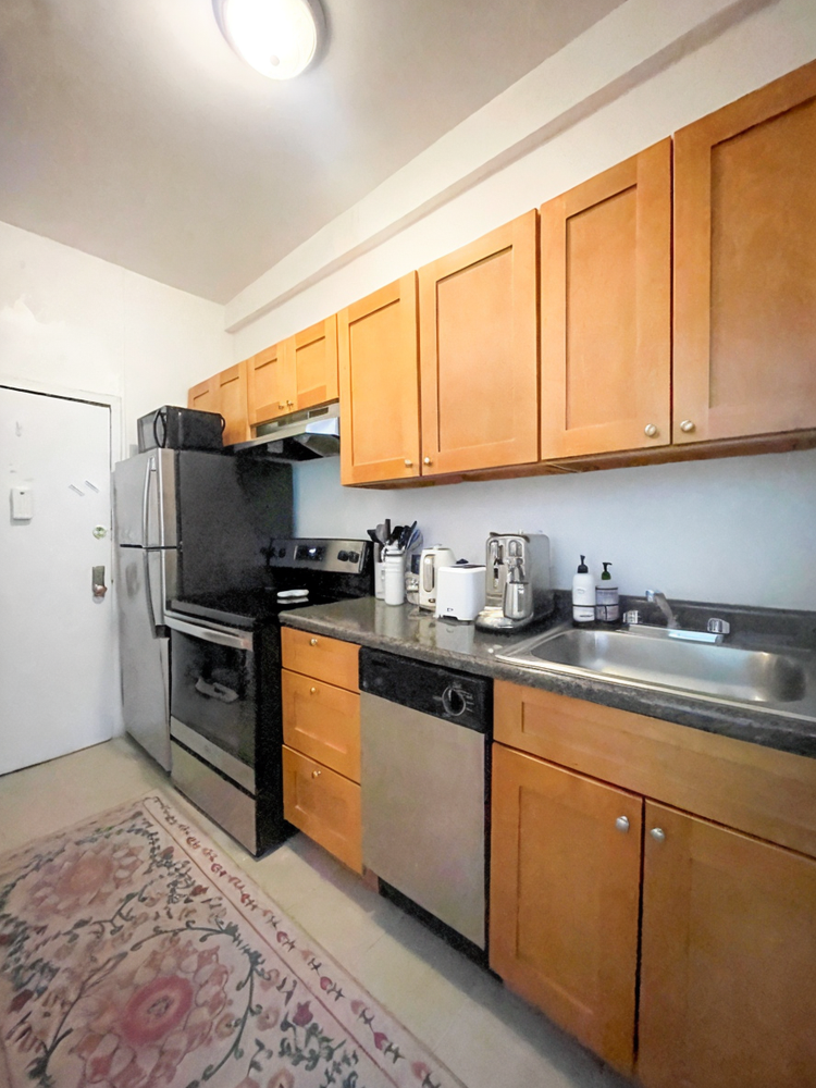 531 HUDSON Street 2F