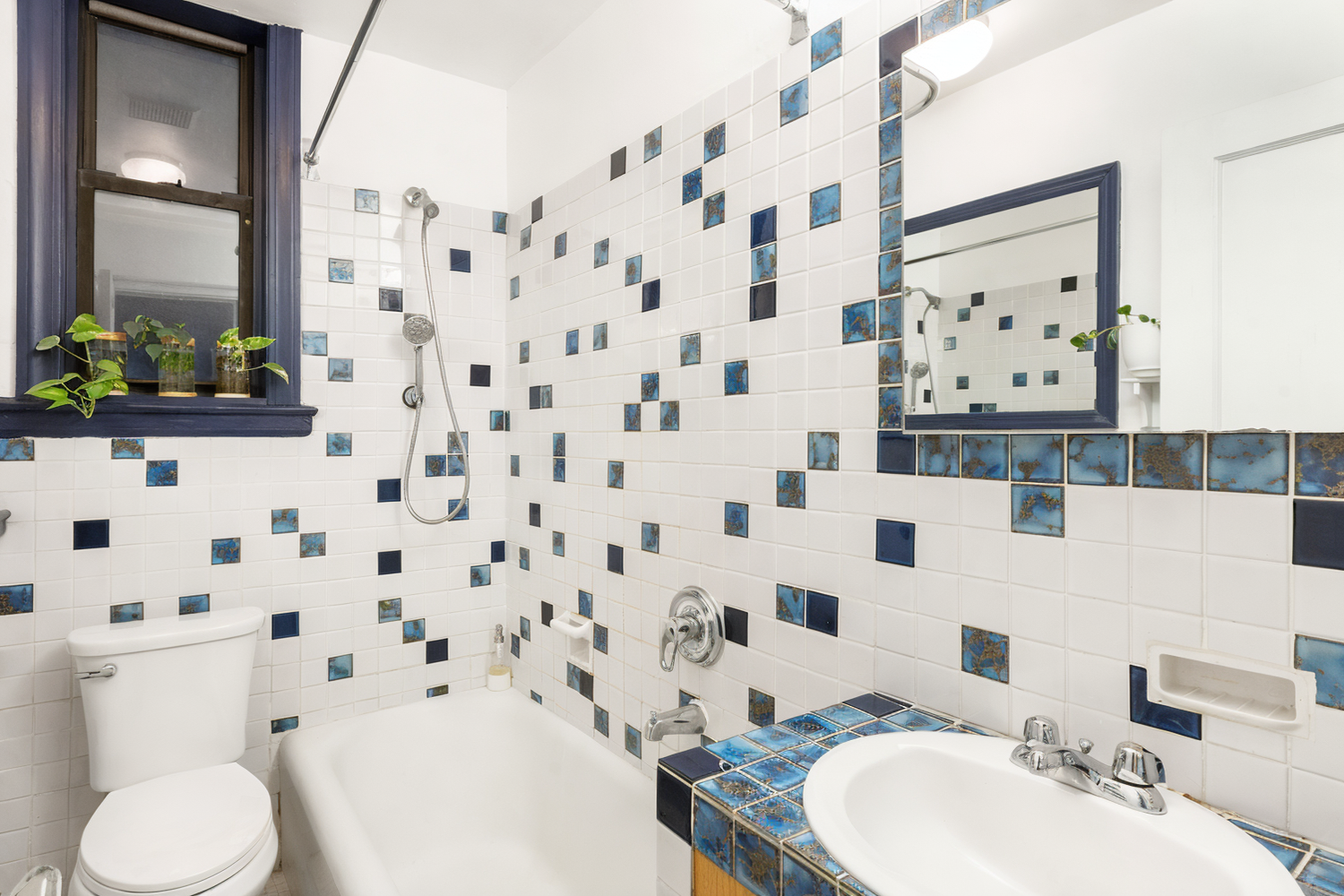 226 E 12TH Street 1F