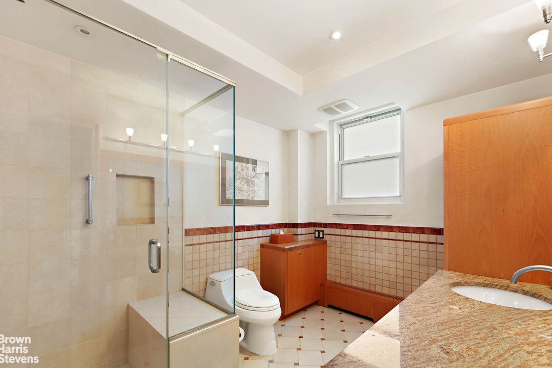 155 E 72ND Street 11/12A