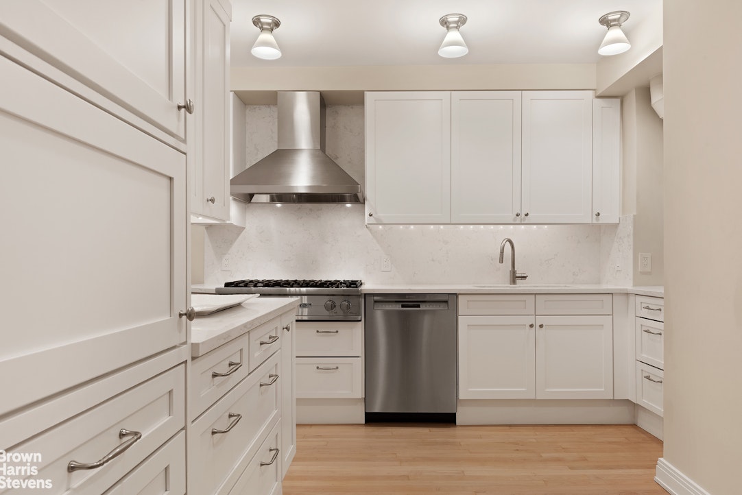 3 E 71ST Street 7/8C
