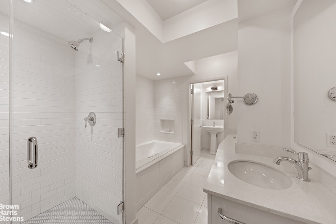 3 E 71ST Street 7/8C