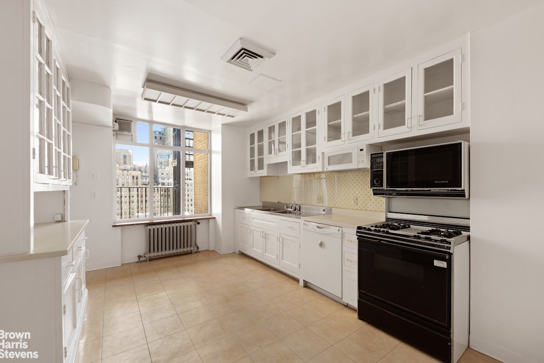 956 5TH Avenue 11THFLOOR