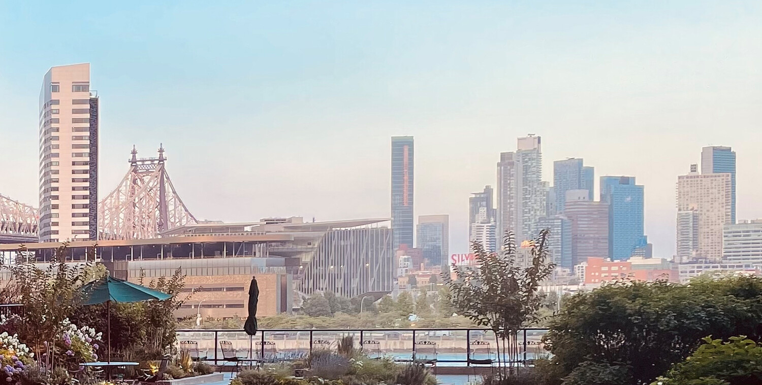 25 SUTTON Place S 2L