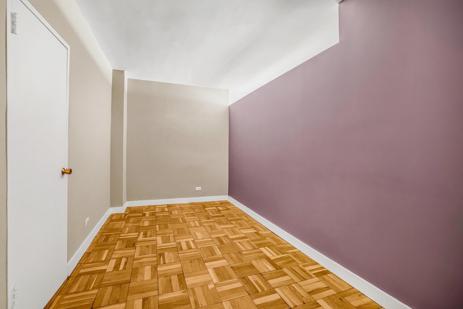 25 SUTTON Place S 2L