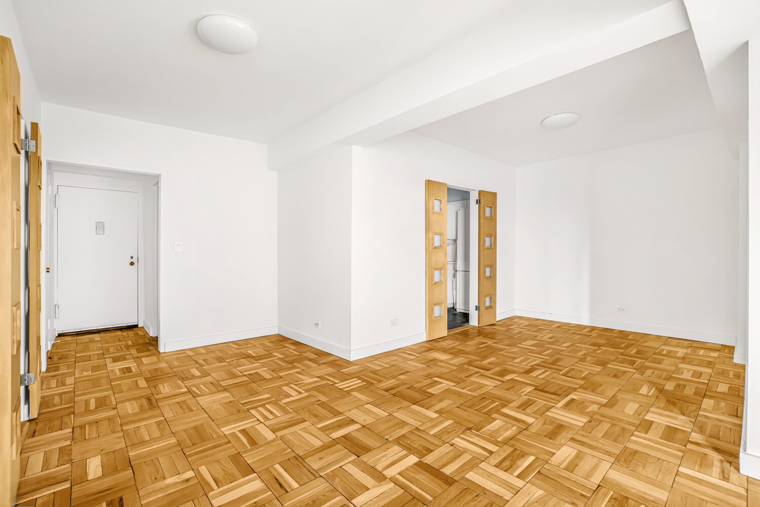 25 SUTTON Place S 2L