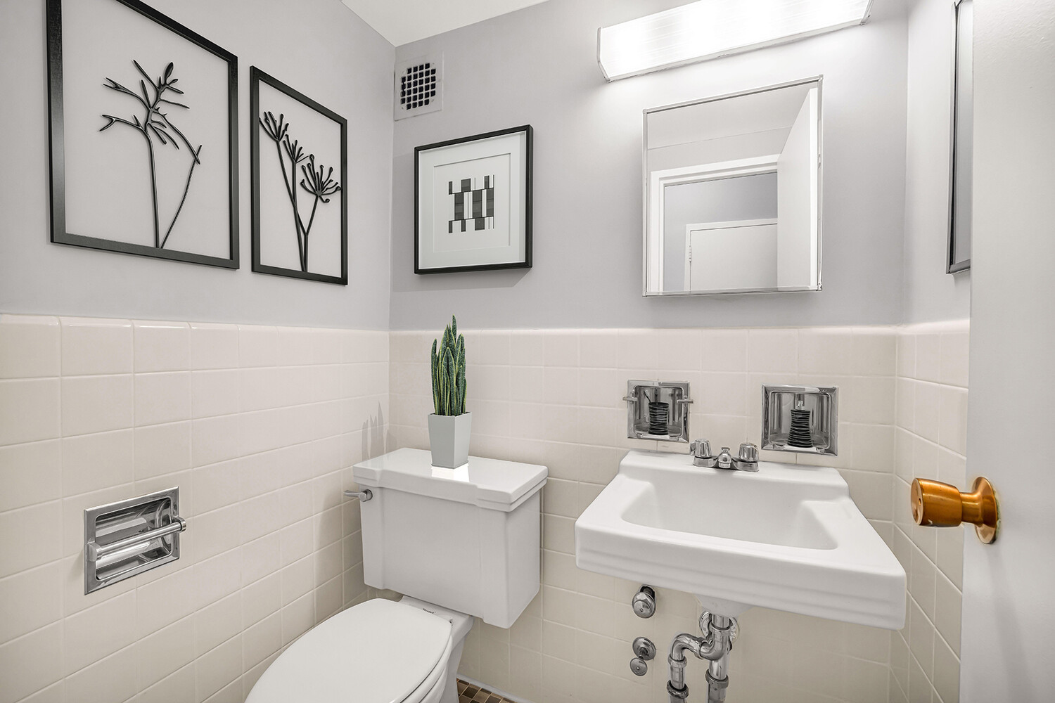 25 SUTTON Place S 2L