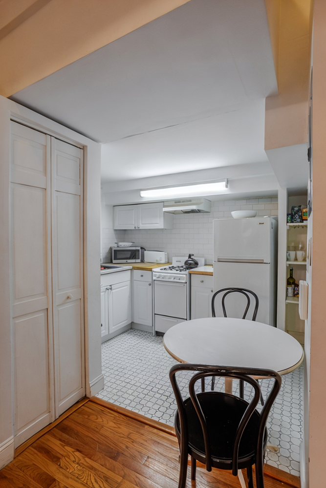 274 E 10TH Street MULTIFAMI