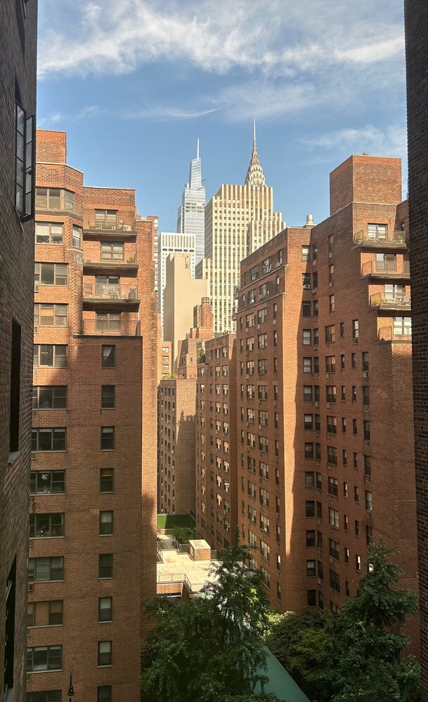 5 TUDOR CITY Place 917