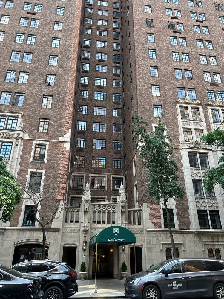 5 TUDOR CITY Place 917