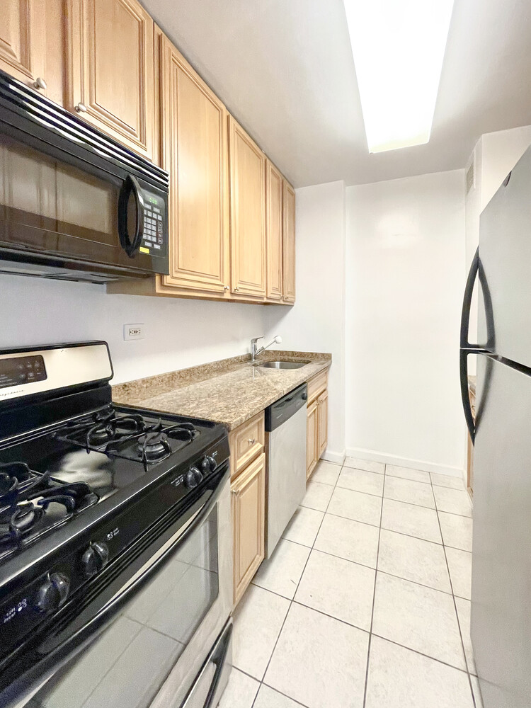 372 CENTRAL Park W 11E