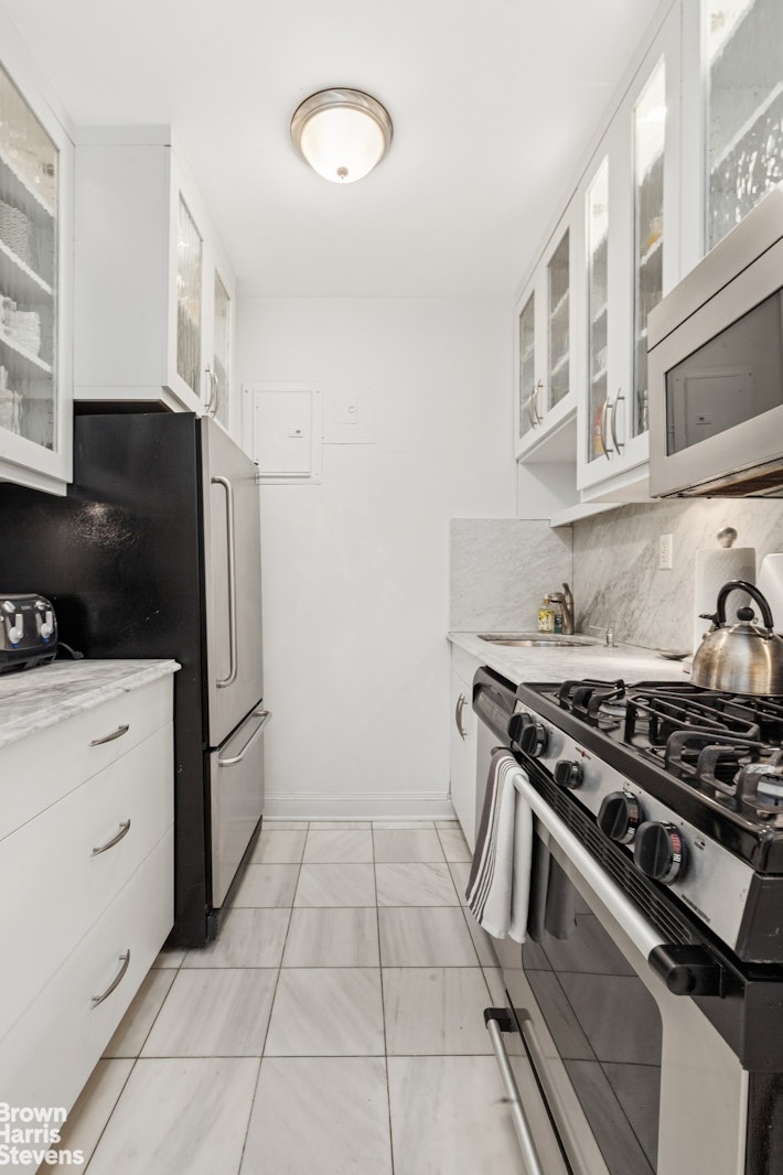60 SUTTON Place S 3EN