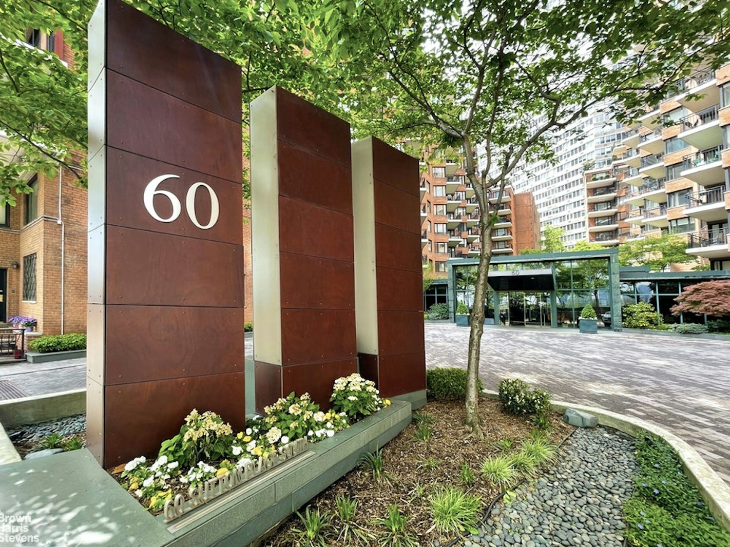 60 SUTTON Place S 3EN
