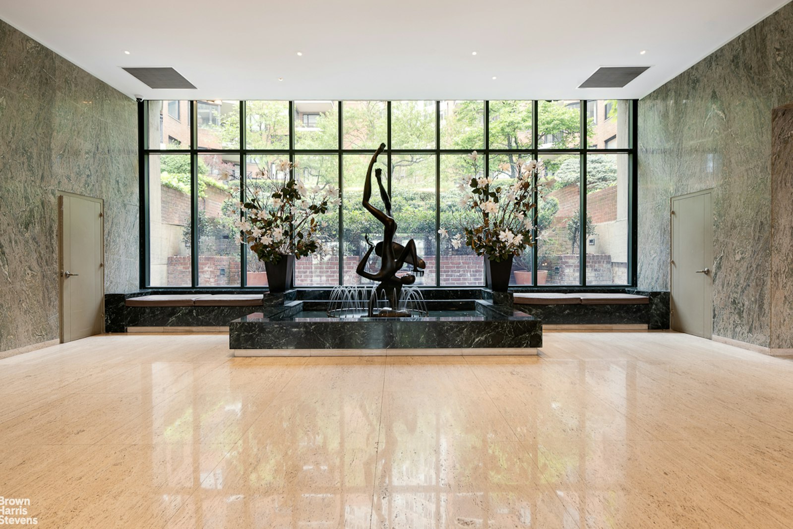 60 SUTTON Place S 3EN