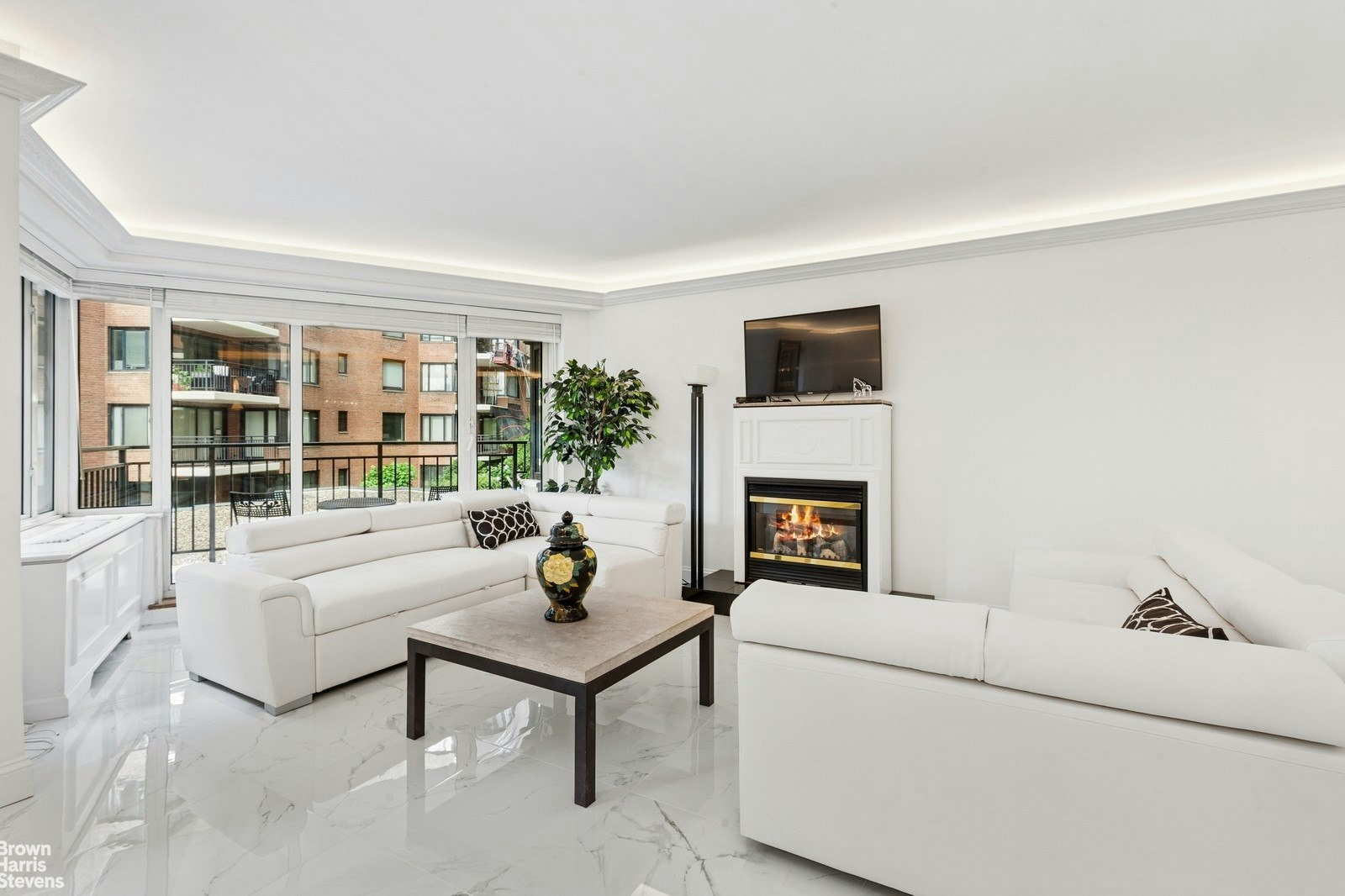 60 SUTTON Place S 3EN