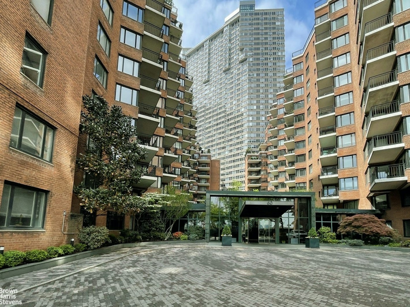 60 SUTTON Place S 3EN