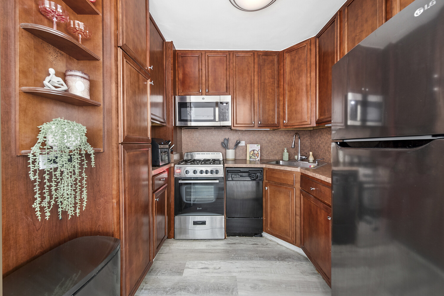 245 E 24TH Street 9F