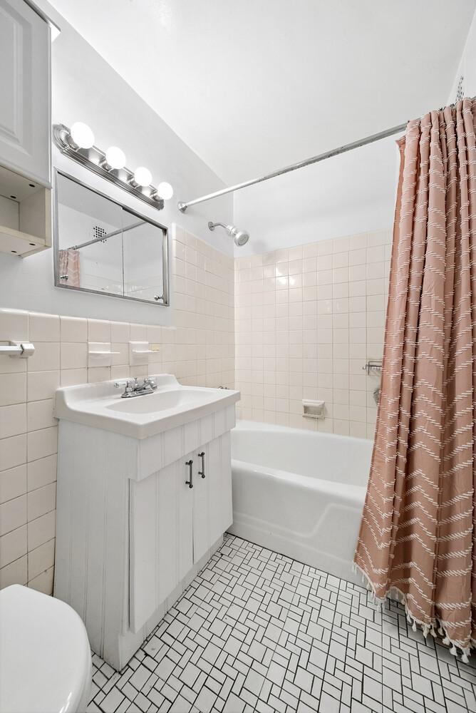 245 E 24TH Street 9F