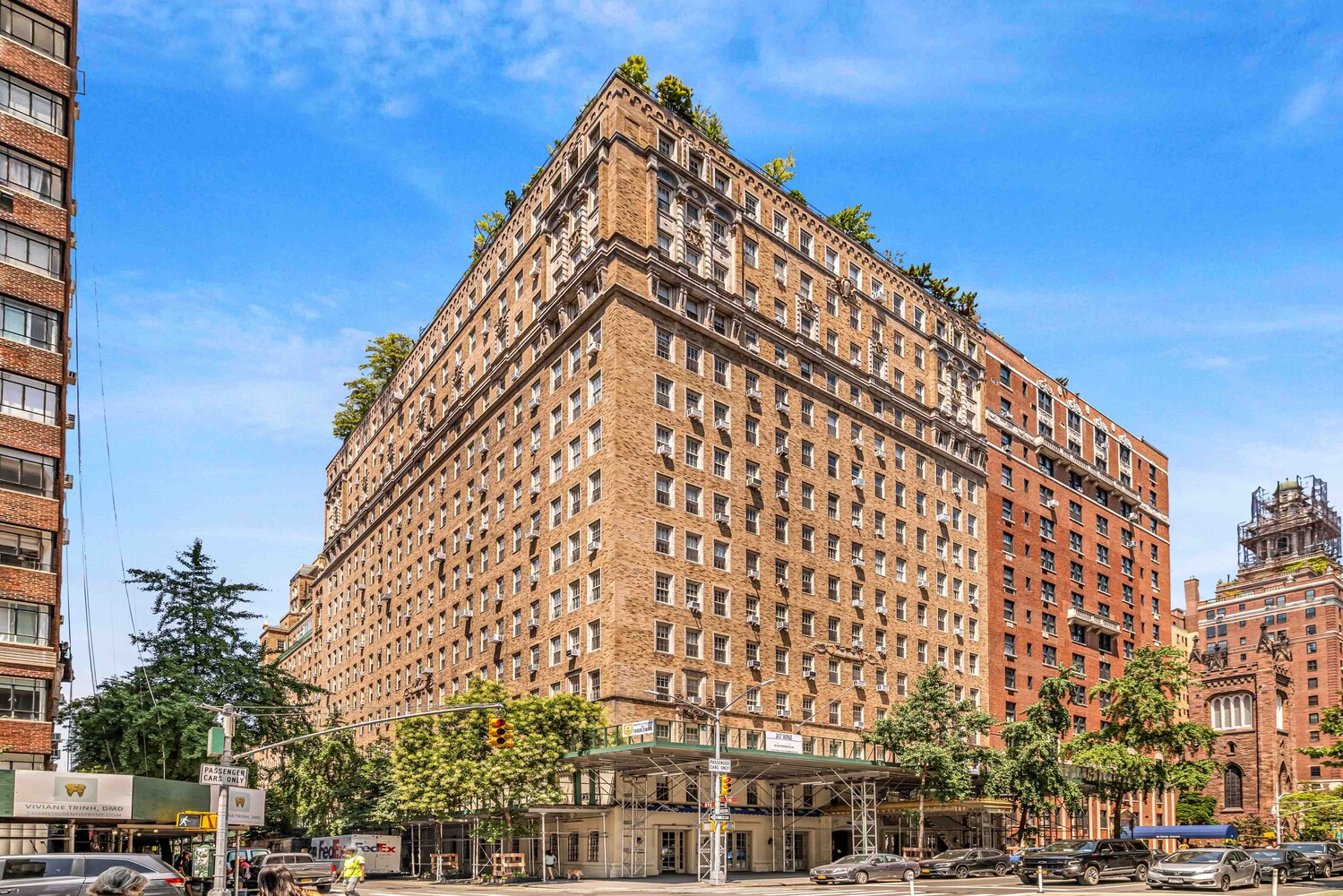 24 5TH Avenue 829