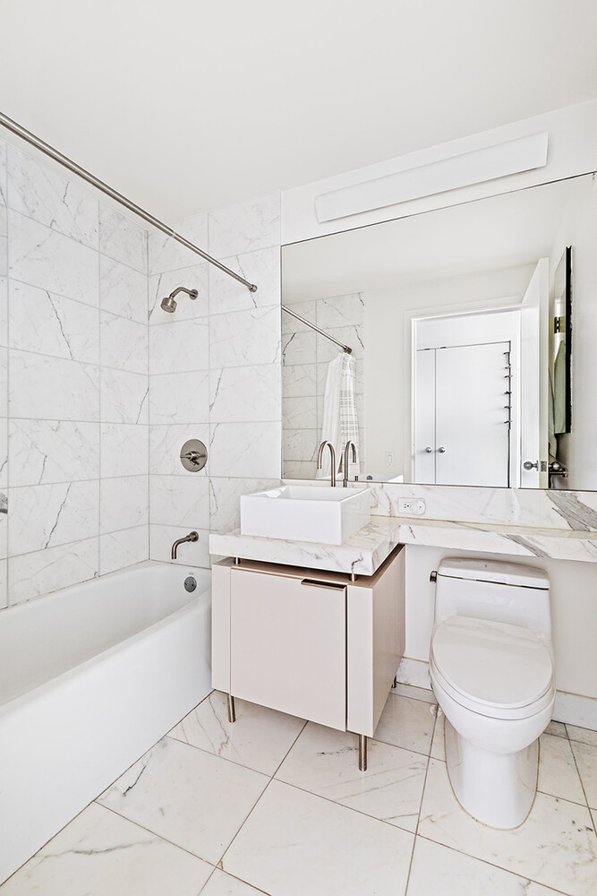 250 E 53RD Street 3004