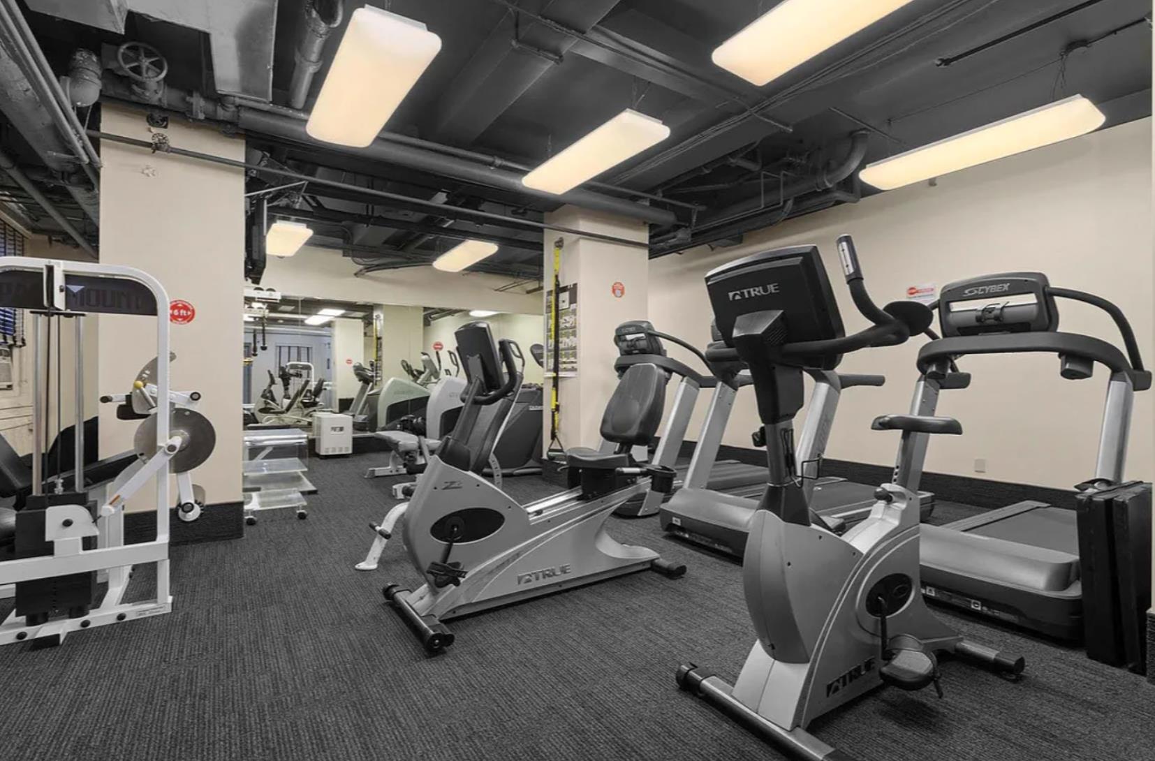 14 SUTTON Place S 4C