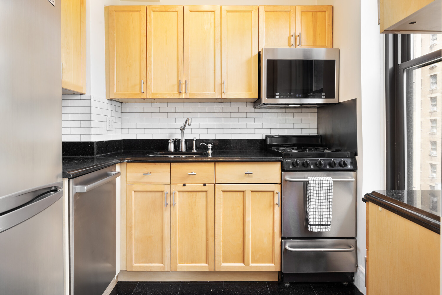 7 PARK Avenue 9G