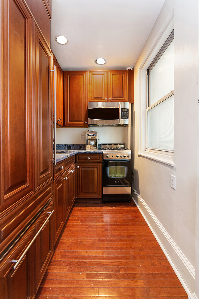 59 E 72ND Street 4C