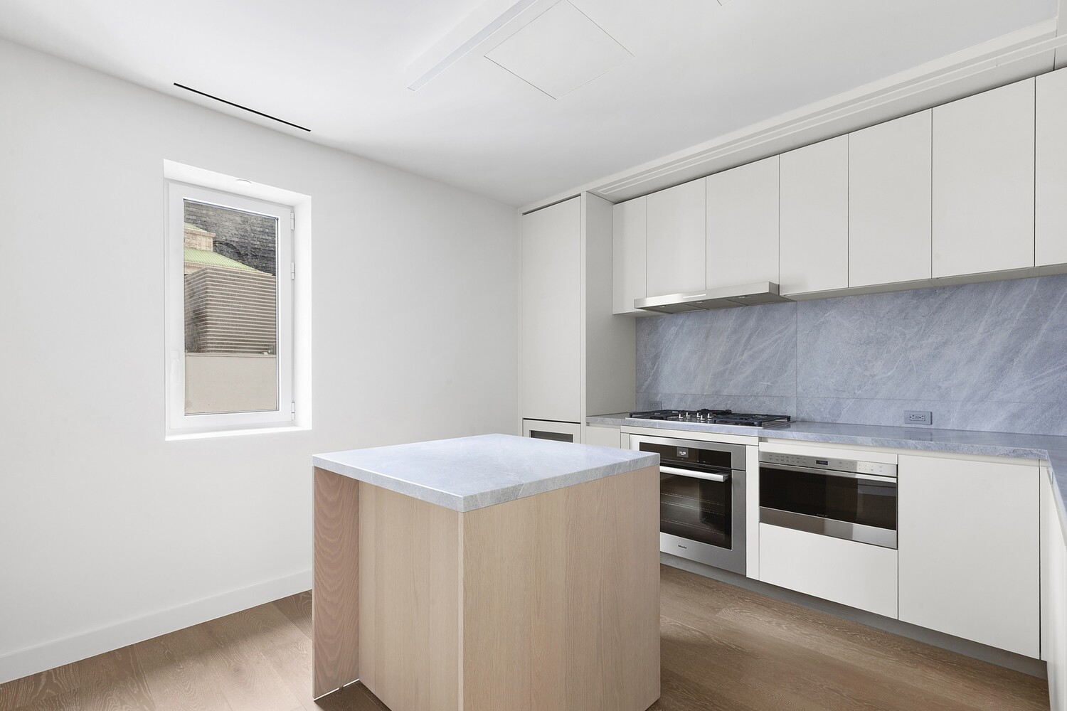 77 GREENWICH Street 30C